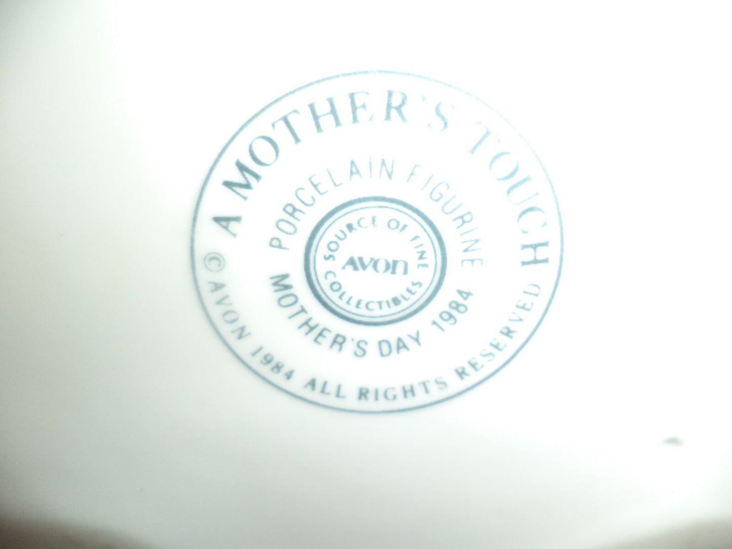AVON A Mothers Touch Porcelain Figurine Mothers Day 1984 Mom Children VTG Figure