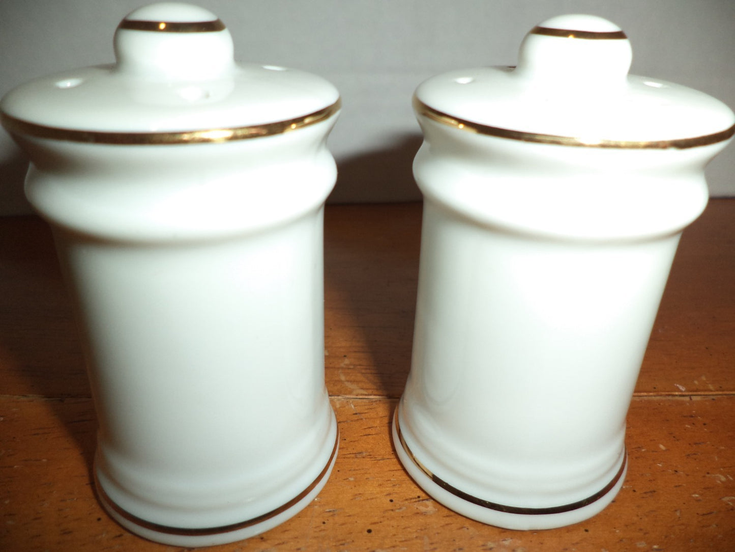 Vintage Disneyland Mark Twain Columbia Salt & Pepper Shaker READ Rare.