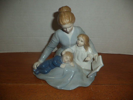 AVON A Mothers Touch Porcelain Figurine Mothers Day 1984 Mom Children VTG Figure