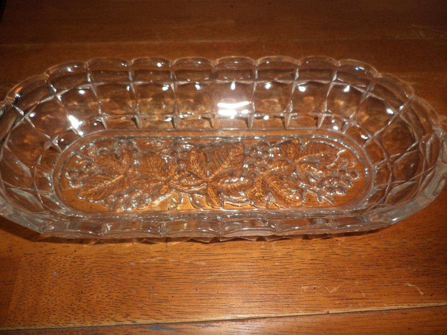Indiana Glass Constellation Oval Clear Glass Dish w/ Frosted Glass Grape Design