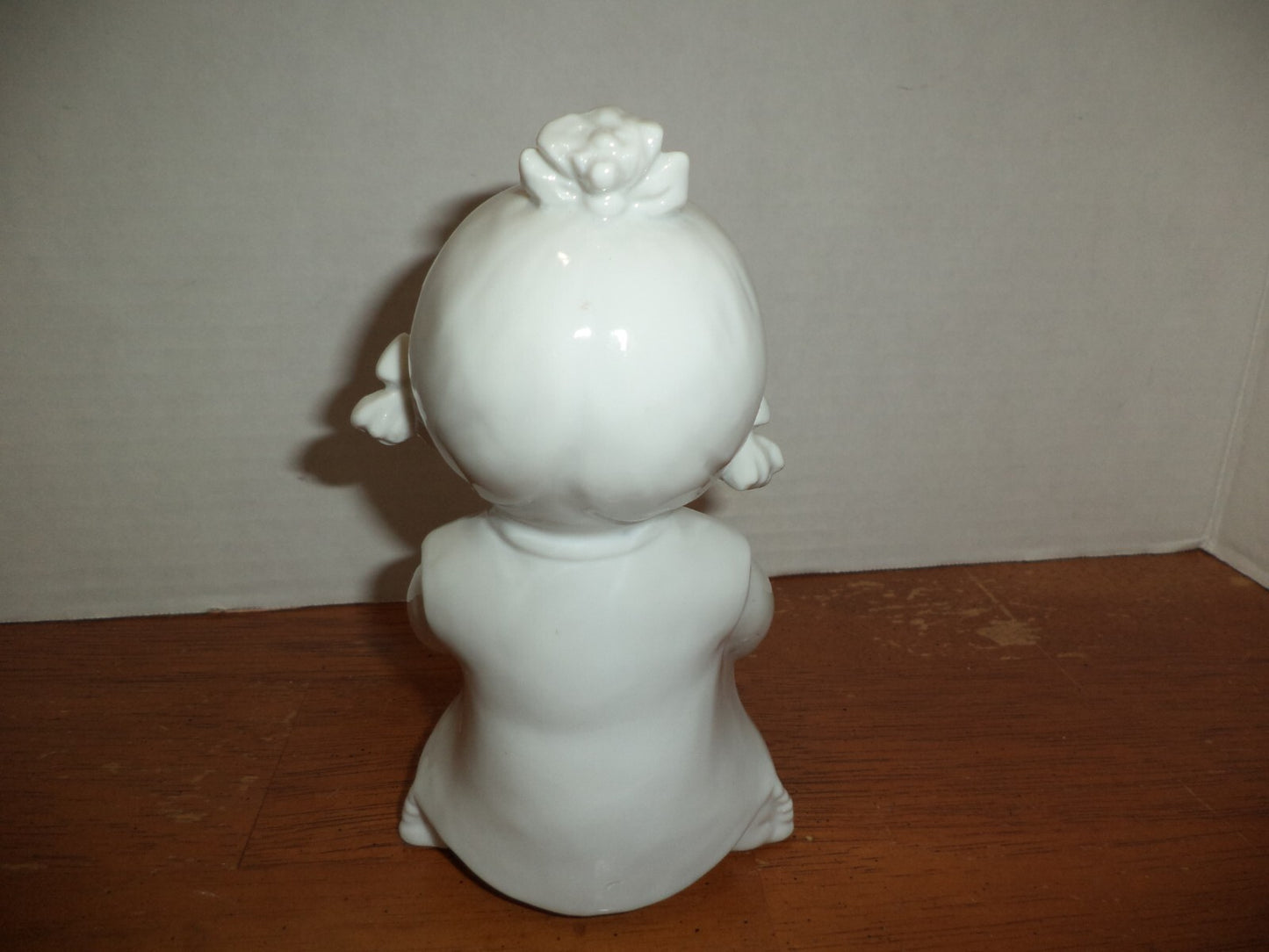 Tradional White Porcelain Japanese Figurine Girl With Bird
