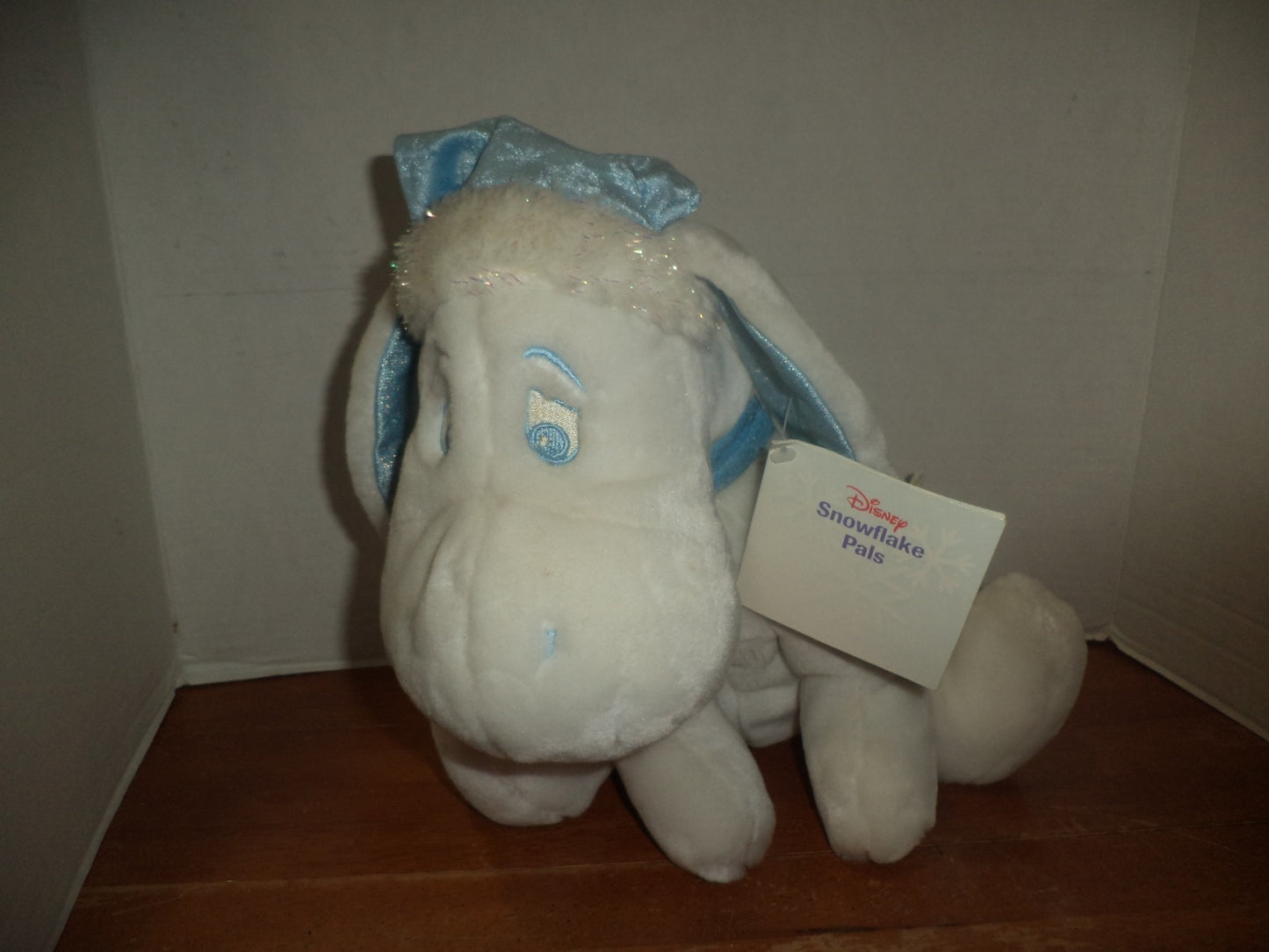 Disney Store EEYORE Snowflake Pals White 11" Plush NWT Blue Hat Scarf Christmas