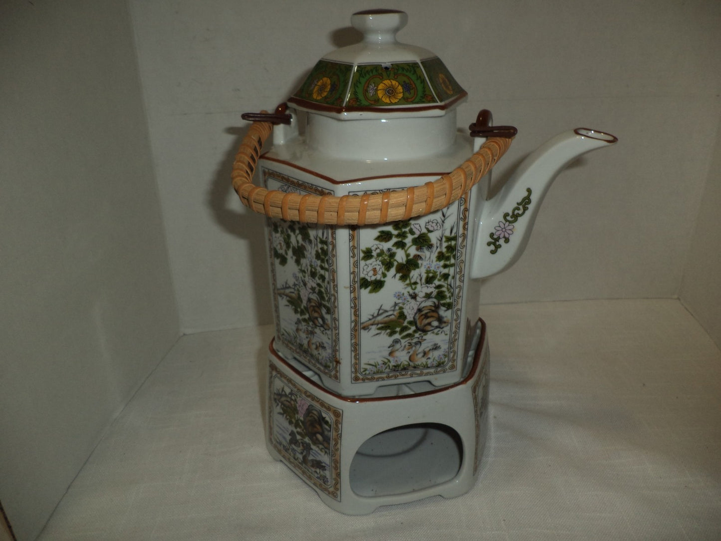 Royal Shillah Tea Pot W/ Candle Warmer W/ Bamboo Handle