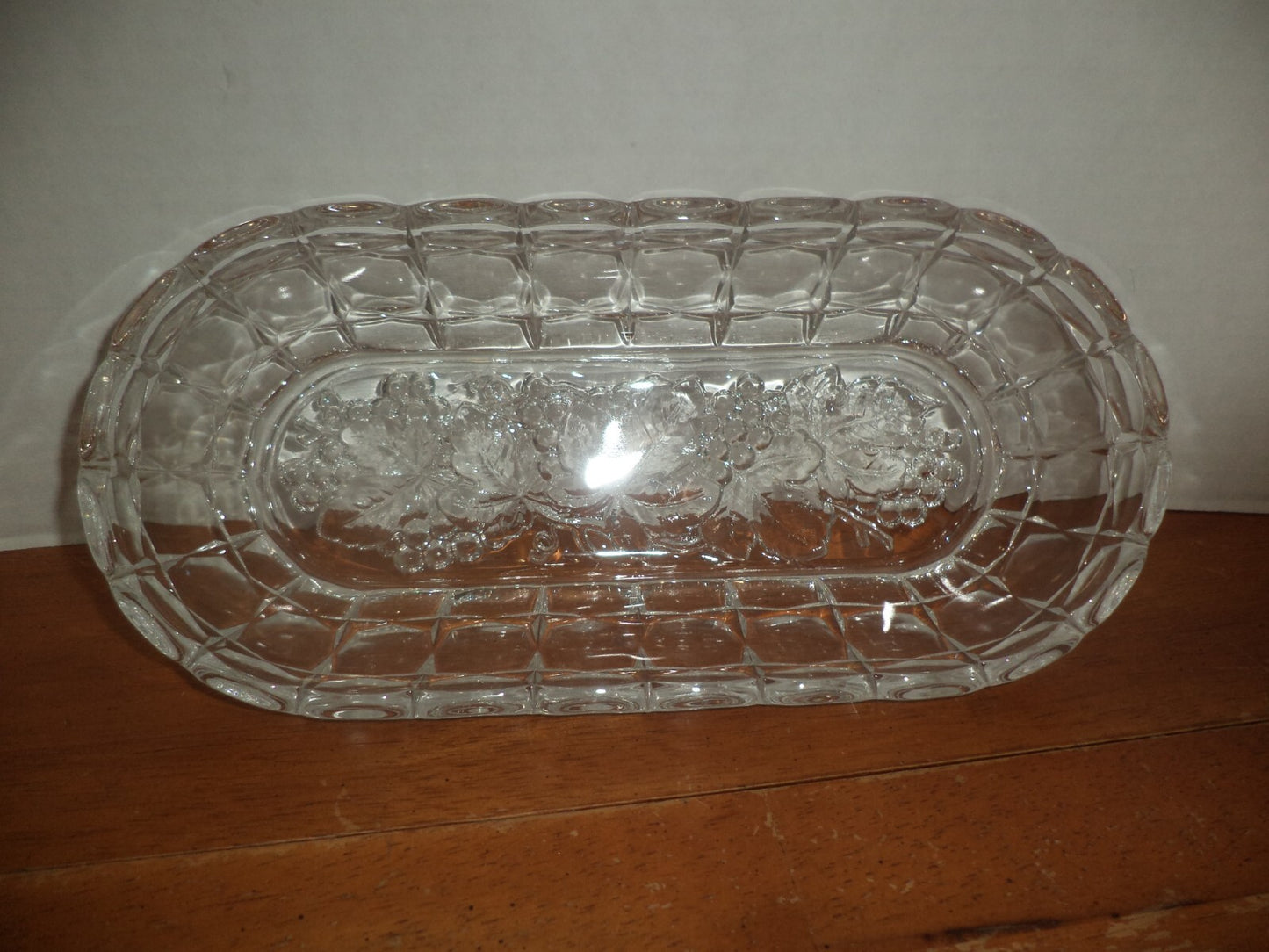 Indiana Glass Constellation Oval Clear Glass Dish w/ Frosted Glass Grape Design