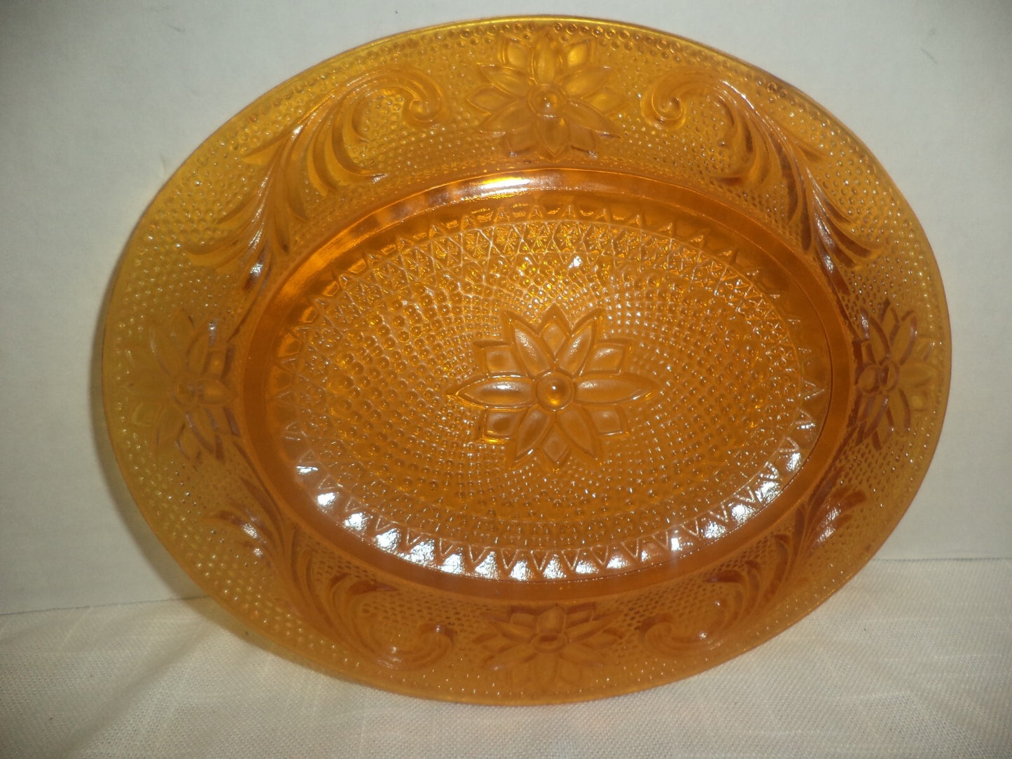 Amber Indiana Tiara Sandwich Oval Snack Plates
